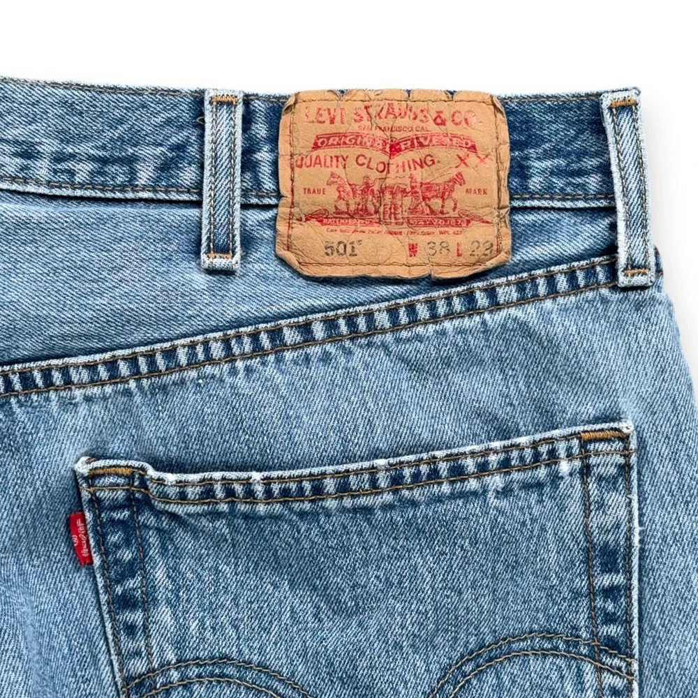 Vintage Levis 501 Jeans Mens 38x29 Blue Denim Regular Straight Button Fly Y2K